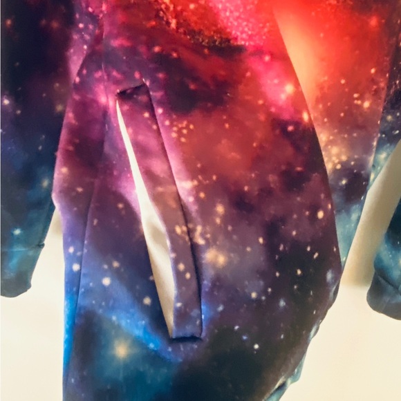 Galaxy hoodie sweatshirt with pockets!  Size Small. - Picture 3 of 3